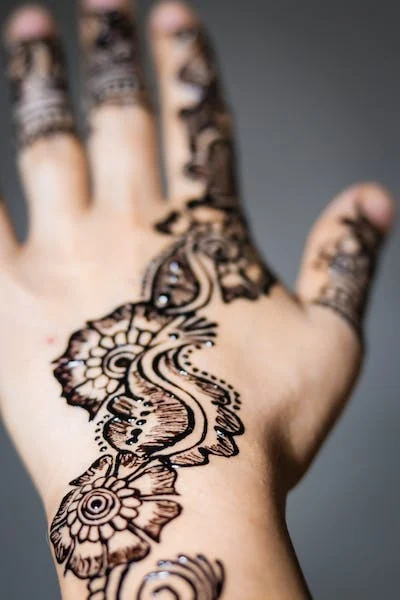 MEHNDI ARTIST